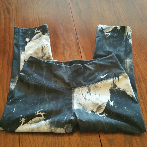 Nike Pants - Nike Dri-fit midi crop leggings M
